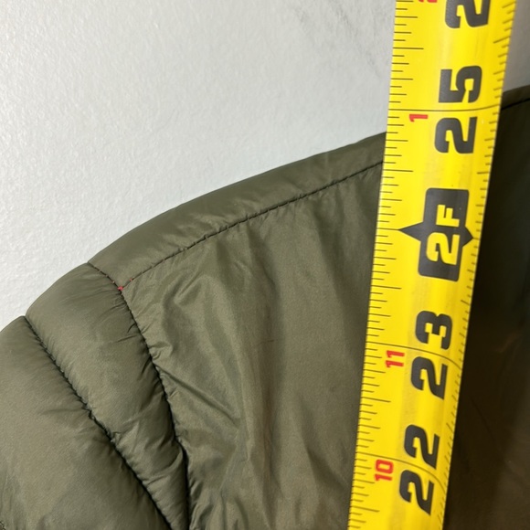 Gap lightweight puffer in black moss size small. Ex cond! - Picture 6 of 10